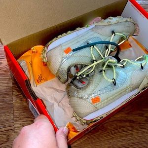 Nike Off- White Collab. W Waffle Racer Sneakers